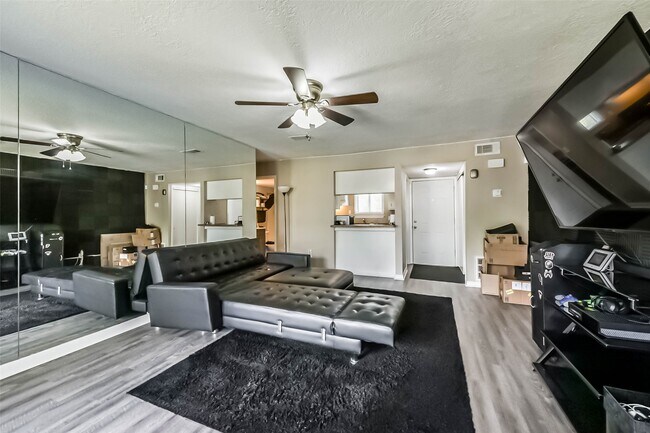 Photo - 15919 Golf Club Dr Unit 215