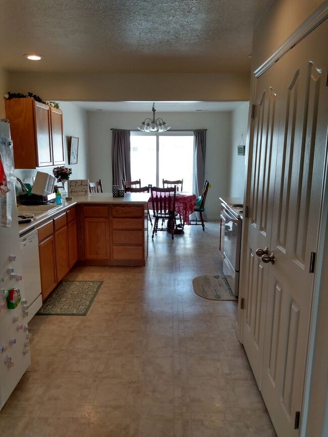 Photo - 4 Bed/3 Bath by Geneva Rd in Provo