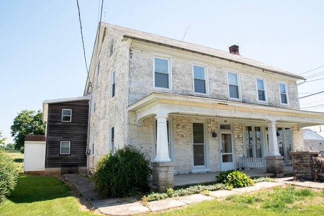 Building Photo - 10 Weidmansville Rd Unit B