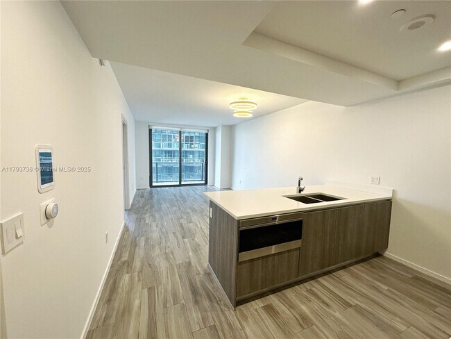 Photo - 801 S Miami Ave Unidad 3908 Rental
