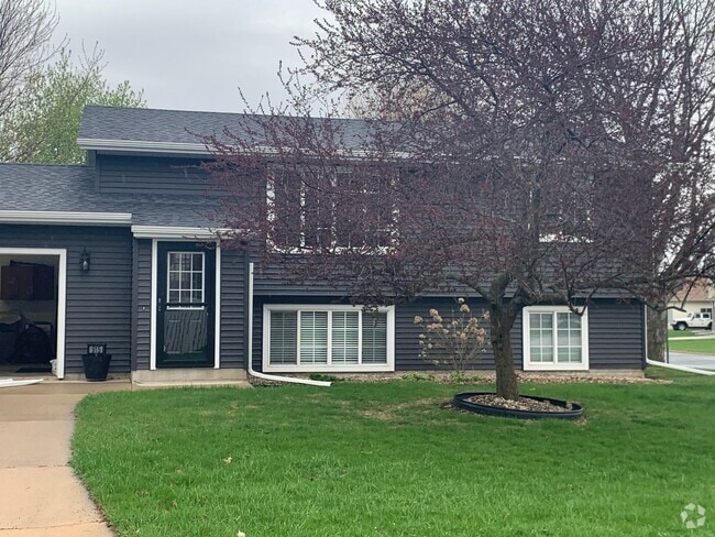 Building Photo - Charming 4/2 Rental