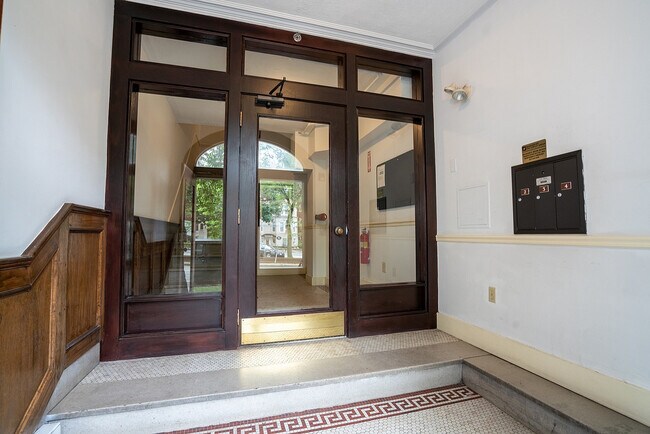 Entry - 1404-1406 Beacon Street