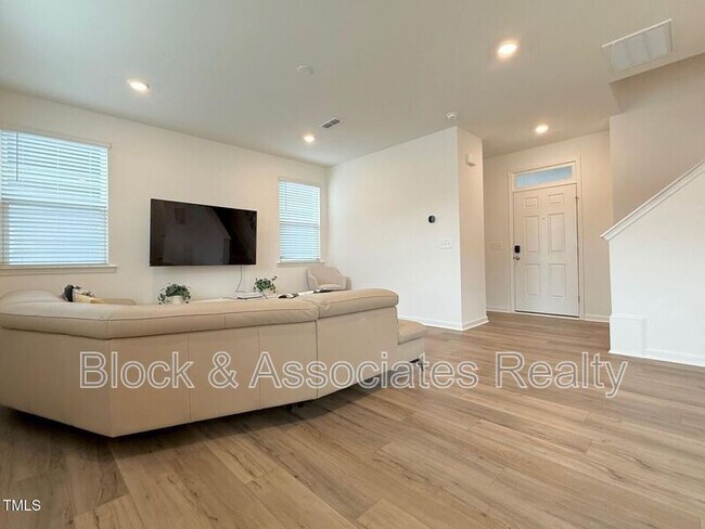 Photo - 177 Shadowdale Ln
