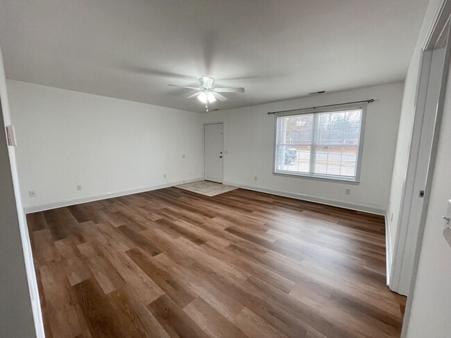 Building Photo - 2460 East 5th Street Unit Newly Remodeled Condo