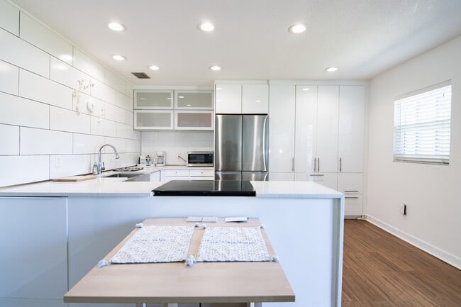 Photo - 4050 4th St N