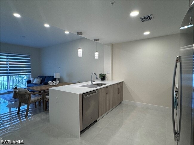 Building Photo - 26600 Rosewood Pointe Dr Unit 102