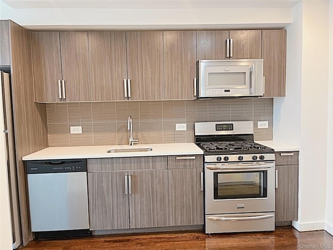 Building Photo - 12-15 Broadway Unit 603