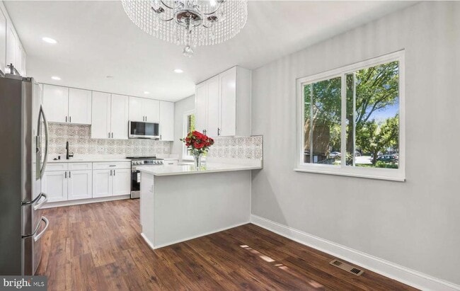 Building Photo - 7081 Leewood Forest Dr