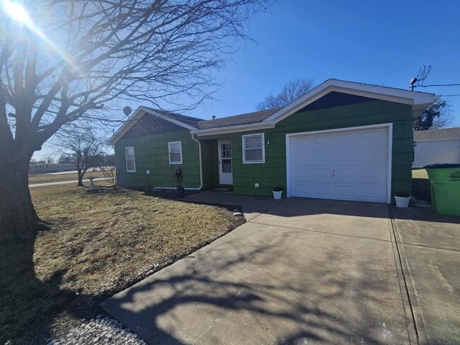 Photo - 504 Baker St