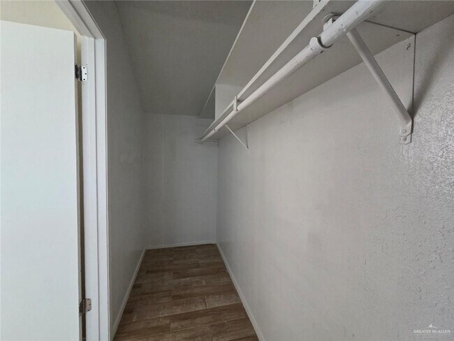 Photo - 10-25 1/2 N 25 1/2 St