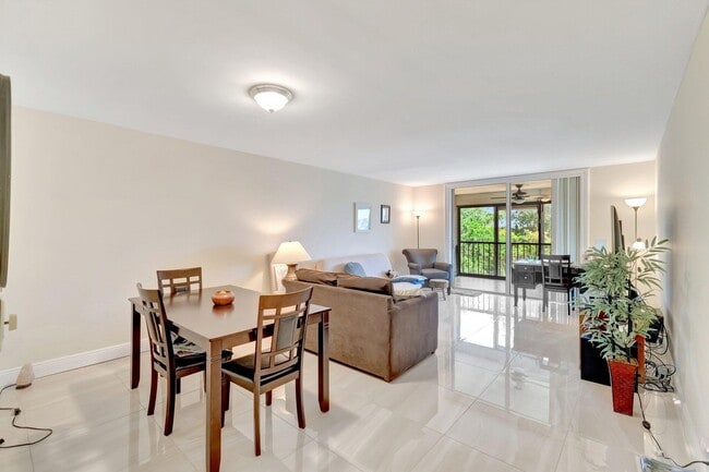 Building Photo - 14723 Cumberland Dr Unit 404 B