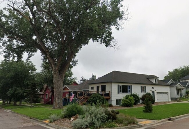 Building Photo - Beautifully Renovated 4-Bedroom Home Near West Blvd