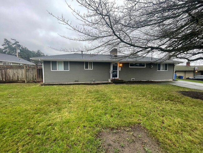 Photo - ***PENDING APPLICATION***Fantastic 3 Bedroom Home with Spacious Yard! Small Pet Friendly!