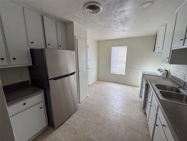 Photo - 60 Pershing Dr Unit A