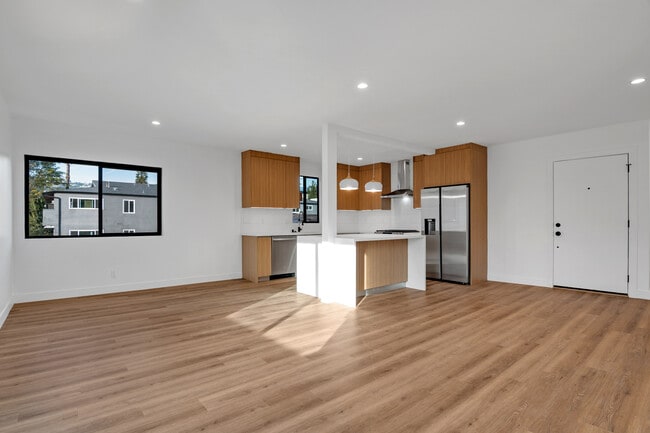 Photo - 950 Havenhurst Dr Apartments Unit 7