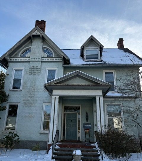 Front of house - 112 W Main St