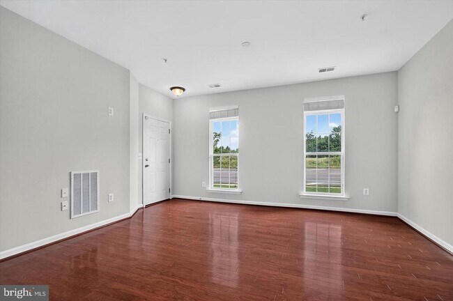 Photo - 43845 Centergate Dr