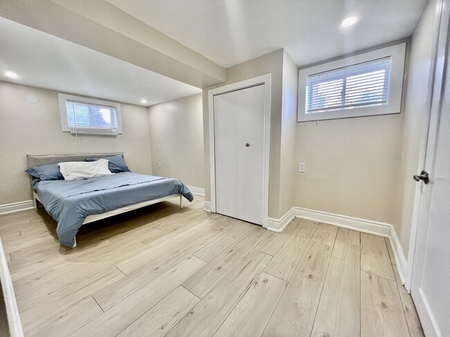 Photo - 120 Eastchester Av