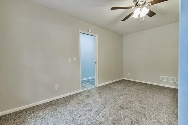 Photo - 205 Reseda Dr