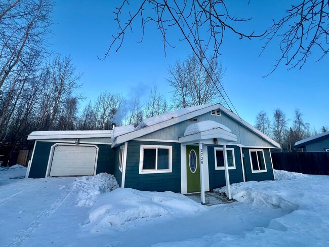 2 Bedroom / Heated Garage / Available Now! - 2 Bedroom / Heated Garage / Available Now! Casa