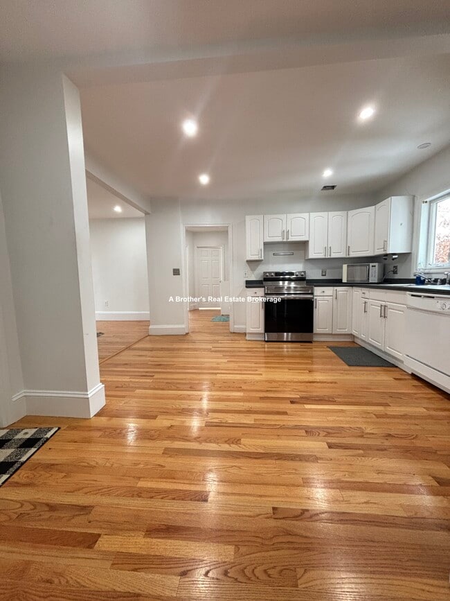 Photo - 554 Main St Unit 2