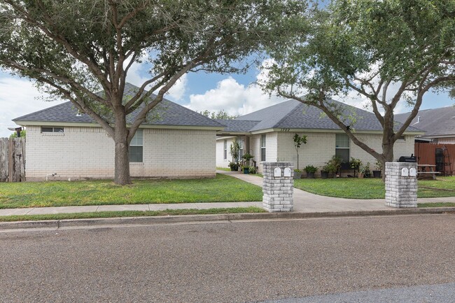 Building Photo - 1702 Tierra Dulce Dr Unit B