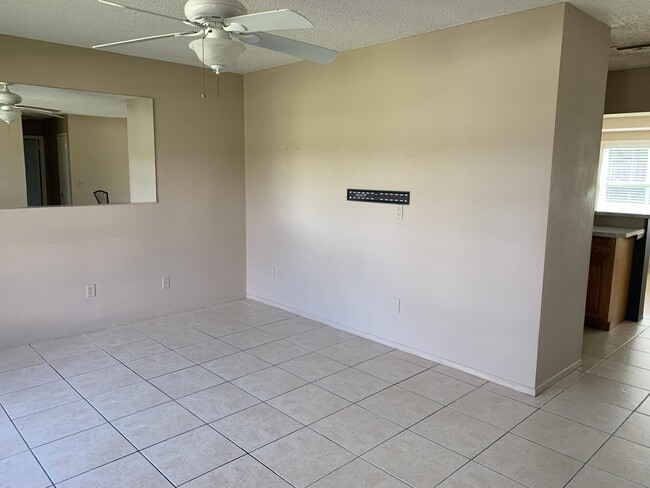 Photo - 273 NE Ardsley Dr