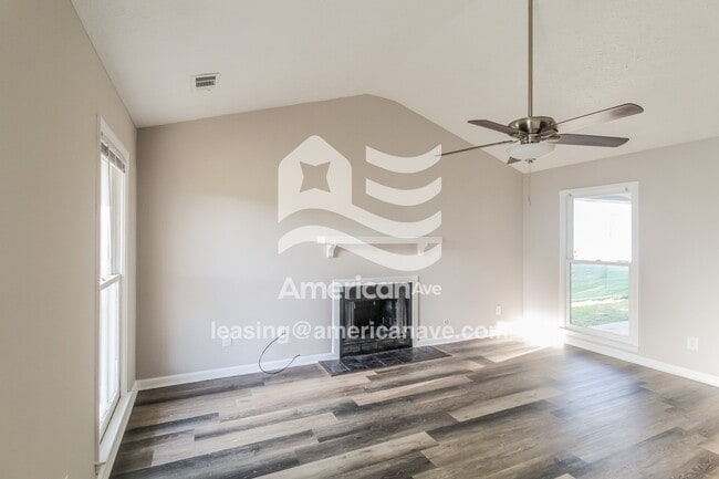 Photo - 882 Stafford Ct