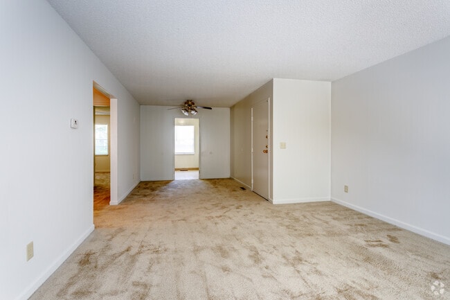 2BR, 1.5BA - 1017 SF
