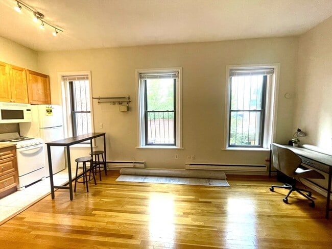 Photo - 115 St Botolph St Unit 3