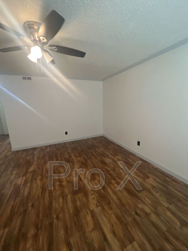 Photo - 3111 E 12th St Unidad 3111 E 12th St #8