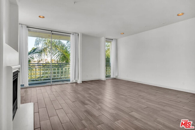 Photo - 131 Croft Ave Unit 401