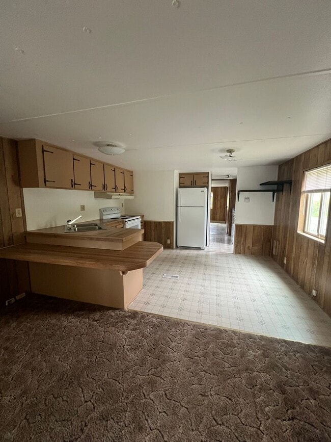 Building Photo - 2 Bedroom, 2 Bathroom Mobile Home