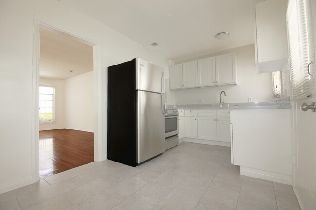 Photo - 1123-1127 Larrabee St Unit 1123 1/2