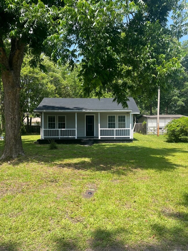 Photo - 822 Bay St