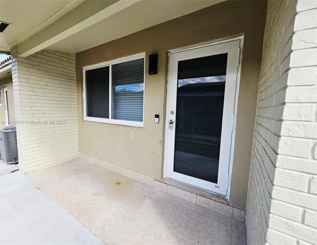 Building Photo - 9305 SW 37th St Unit 9305