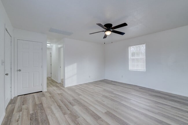 Photo - 5 bed, 1 bath home in Noble, OK