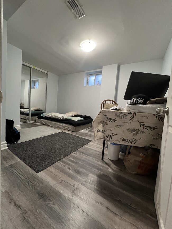 Building Photo - 18 Linden Ave