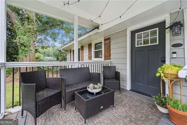 Photo - 2806 Fraser St