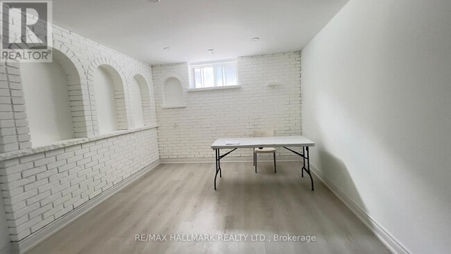 Photo - 131 Southview Dr