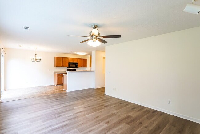 Photo - 4565 Hawthorn Dr