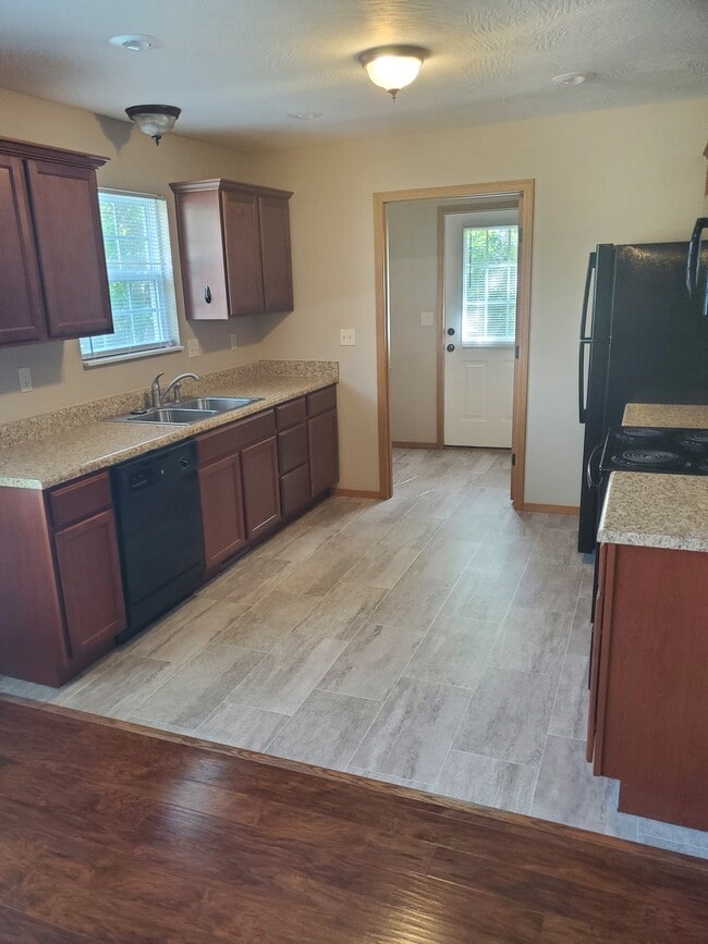 Photo - 2952 W Chestnut St