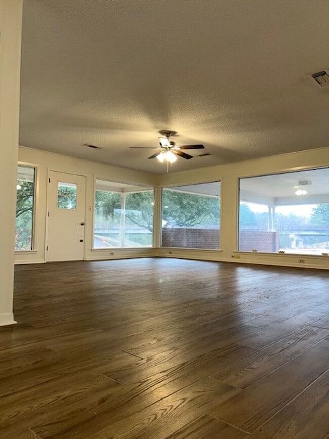 Photo - Spacious Ranch