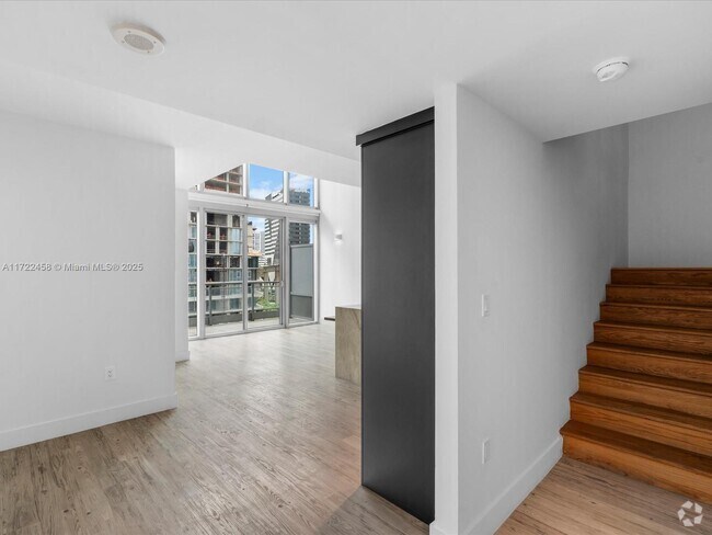 Building Photo - 92 SW 3rd St Unit 704 Rental