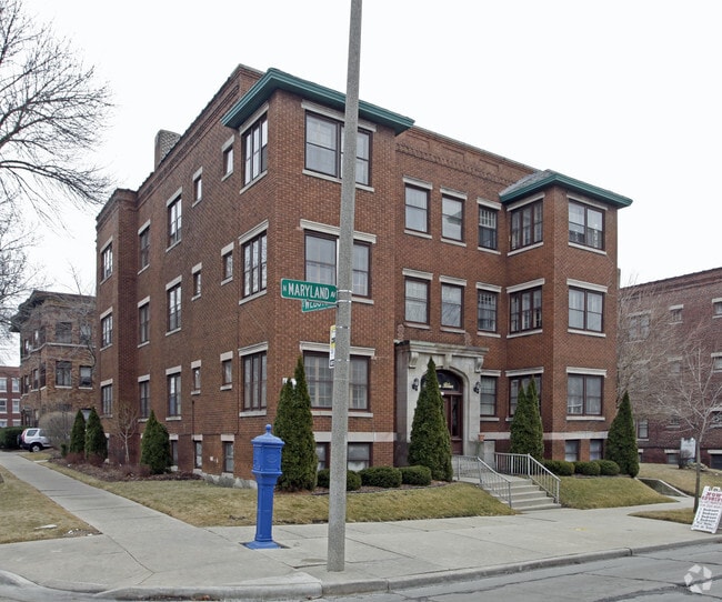 2544 N Maryland Ave