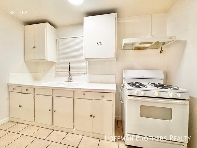 Photo - 739 Normandie Ave Unidad 101