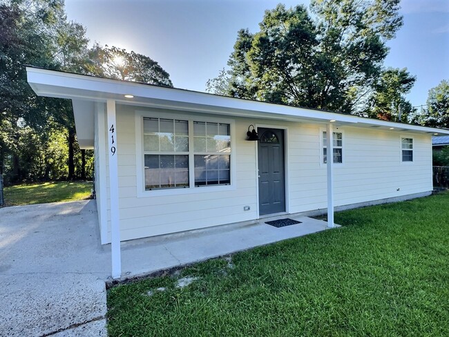 Building Photo - Newly remodeled 3/1 home near Downtown Oce...