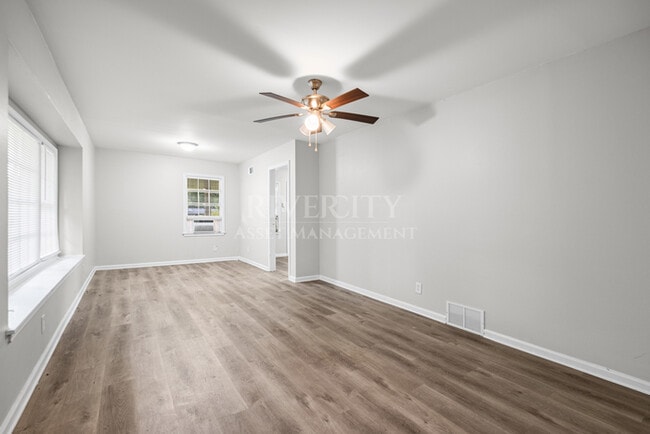 Photo - 1381 Laudeen Dr