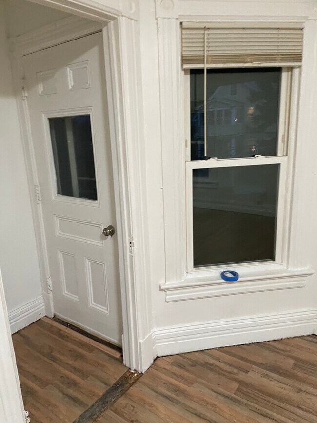 24 Henry St Unit 2