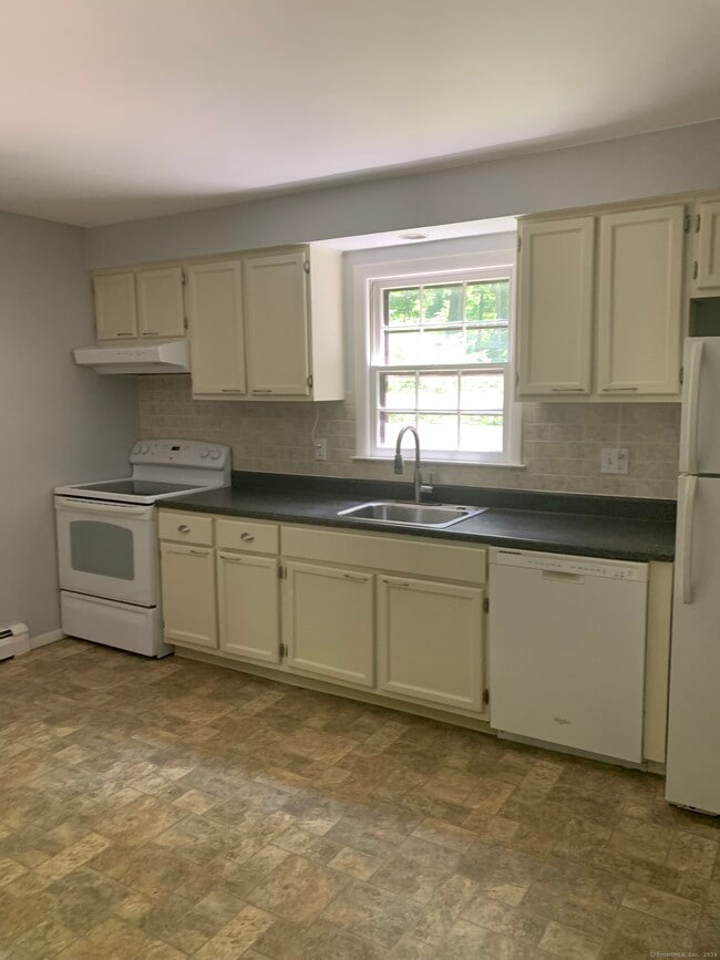 Building Photo - 12 Church Rd Rental